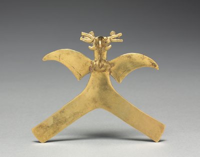 バードペンダント、c。 1000-1550（キャストゴールド） 作： Mesoamerican Mesoamerican
