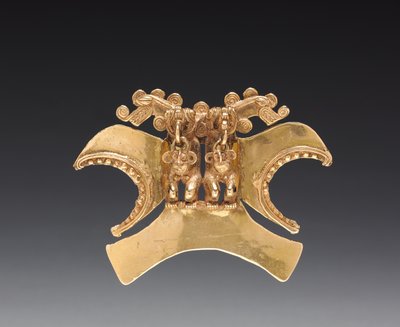 ダブルバードヘッドフィギュアペンダント、c。 1000-1500（鋳造および槌で打たれた金） 作： Mesoamerican Mesoamerican