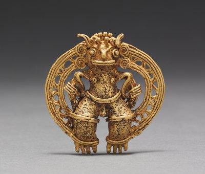 フィギュアペンダント、c。 1000-1550（キャストゴールド） 作： Mesoamerican Mesoamerican