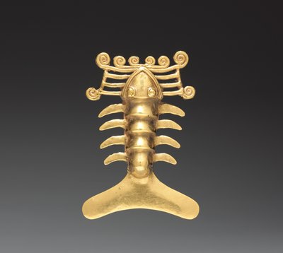 ロブスターペンダント、c。 1000-1500（キャストゴールド） 作： Mesoamerican Mesoamerican
