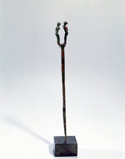 東洋美術：二文字のピン・ヘッド・デコレーション青銅器、紀元前3300〜3200年頃（メソポタミア、ウリック時代）。テッロ産。高さ18cm。パリ、ルーヴル美術館（Musee Du Louvre 作： Mesopotamian Mesopotamian