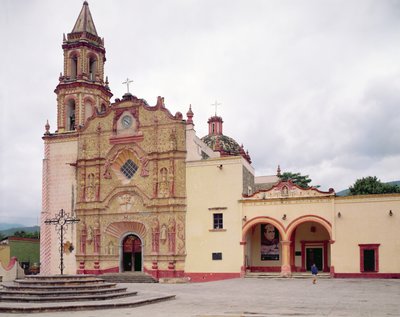 セントジェームスのフランシスコ会伝道教会、ジャルパンでのファサード、1751-58 作： Mexican School