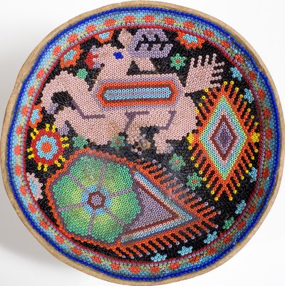 メキシコ、シエラマドレのウイチョルボウル（テキスタイル） 作： Mexican School