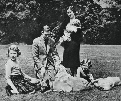 1937年の犬好きの幸せなグループとしての王室。 作： Michael Chance