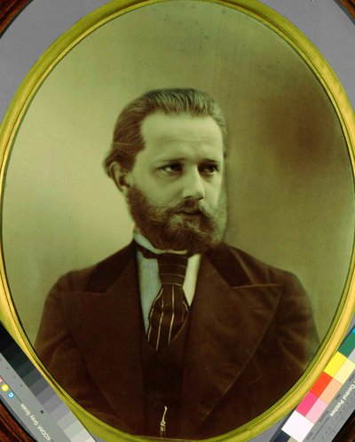 作曲家ピョートル・チャイコフスキー (Pyotr Petr Ilitch Tchaikovski) (チャイコフスキー) (1840-1893) の肖像画。 マイケル・ミハイロイヒ・パノフ (1836-1894) によるフォトタイプ。 州 P.I. チャイコフスキー記念博物館、クリン 作： Michail Michailovich Panov