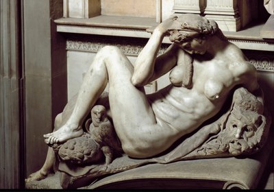 夜のアレゴリー。ジュリアーノ・デ・メディチの霊廟。大理石の彫刻 作： Michelangelo Buonarroti