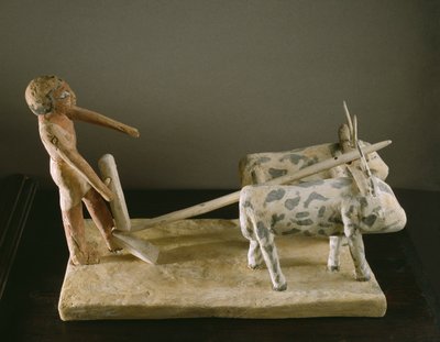 2頭の雄牛（塗られた木）によって描かれたすきを先導するすきの男の葬式モデル 作： Middle Kingdom Egyptian