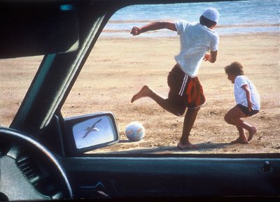 ビーチでの楽しみ 作： Mike Briscoe