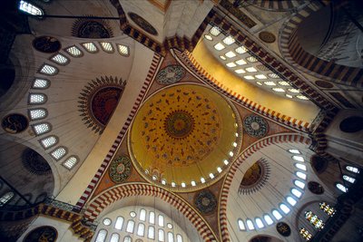 スレイマニエ・モスクの内部 作： Mimar Sinan