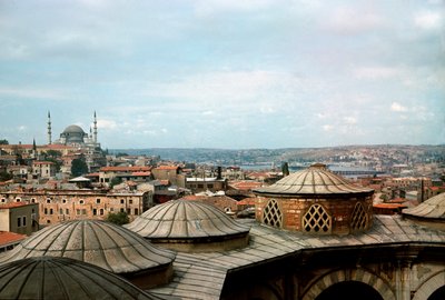 オスマン建築：スレイマニエ・モスクのある街の風景（1550-1557年 作： Mimar Sinan