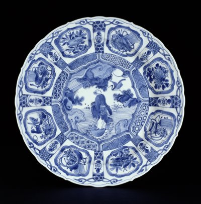 二重ひょうたんに海を渡るLi Tiegvaiで描かれた青と白のクラーク大皿、万里時代、1594-1610（磁器） 作： Ming Dynasty Chinese School