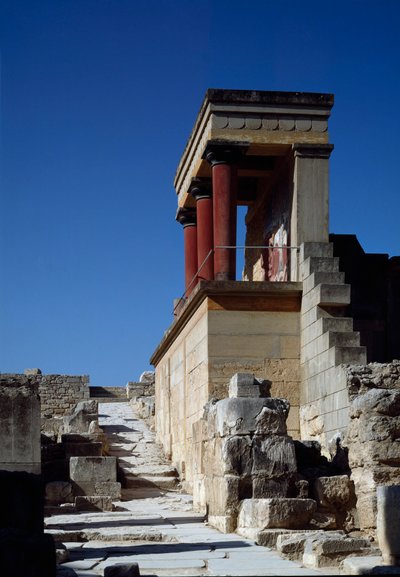 ミノア美術：クノッソス（Knossos）のミノス王の宮殿の北入口の様子。紀元前1600〜1400年。クレタ島 作： Minoan