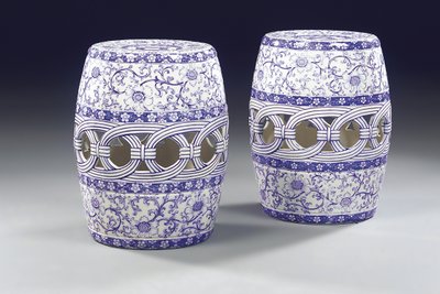 青と白のガーデンシートのペア、1860年頃 作： Mintons Ltd