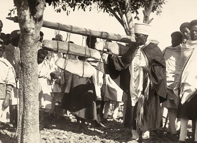 ファシズムの時代に帝国を築くアビシニアンの鐘、1936年09月05日（モノクロ写真 作： Modestino Baldinetti