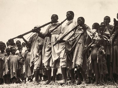 ファシストの時代に帝国を築く。アビシニアンの音楽隊、1936年9月5日（モノクロ写真 作： Modestino Baldinetti