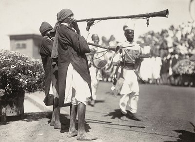 ファシストの時代に帝国を築く。アビシニアンの音楽隊、1936年9月5日（モノクロ写真 作： Modestino Baldinetti