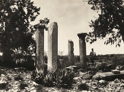 ファシズムの時代に帝国を築く。コハイトに残るアクスム（1936年9月5日）（モノクロ写真 作： Modestino Baldinetti