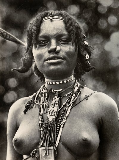 ファシストの時代に帝国を築く：クナマ族の女性 1936年09月05日（モノクロ写真 作： Modestino Baldinetti