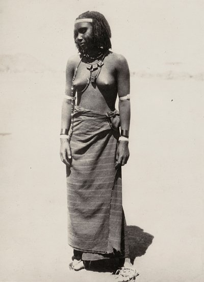 ファシストの時代に帝国を築く：クナマ族の女性 1936年09月05日（モノクロ写真 作： Modestino Baldinetti