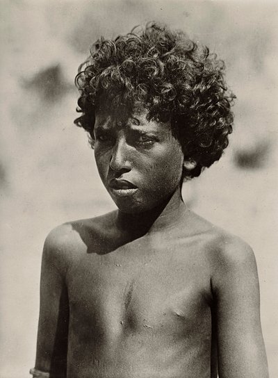 ファシズムの時代に帝国を築く：ベニ・アメル族の少年 1936年09月05日（モノクロ写真 作： Modestino Baldinetti