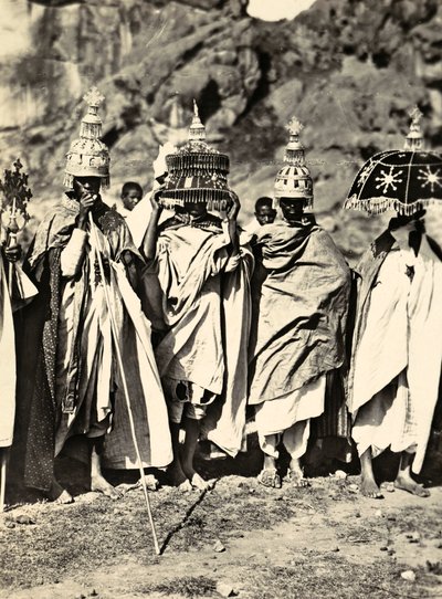 ファシストの時代に帝国を築く：アビシニアン神父の一団 1936年09月05日（モノクロ写真 作： Modestino Baldinetti