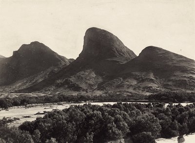 ファシズムの時代に帝国を築く：人間の横顔の形をした山の鎖、1936年09月05日（モノクロ写真 作： Modestino Baldinetti