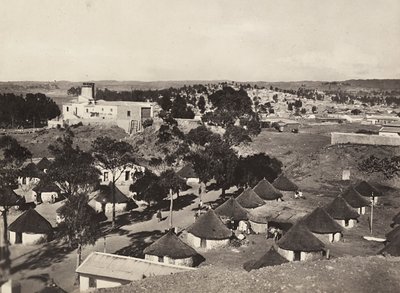 ファシストの時代に帝国を築く：アスマラの先住民地区、1936年9月5日（モノクロ写真 作： Modestino Baldinetti
