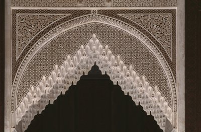 タミエルグラウイのカスバ、漆喰、ディテール（セラミック） 作： Moroccan School