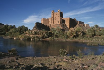 クサー、ドラ渓谷の眺め 作： Moroccan School
