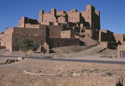 クサー、ドラ渓谷の眺め 作： Moroccan School