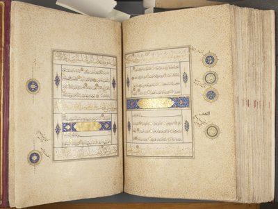 Fol 311 verso 312 recto、Timurid Quran、1441（紙にインクと金） 作： Muhammad Mumin Abdallah Al Murwand