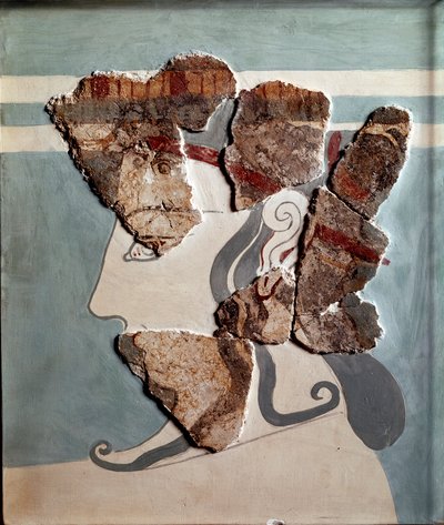 ミケニアン美術：女性の頭部。ティルンテの宮殿のフレスコ画の断片 作： Mycenaean