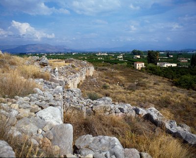 城塞の跡：紀元前1200年頃の古代都市ティリンテの跡。グレイス 作： Mycenaean