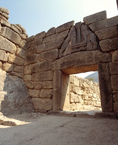 ギリシャ、ミケネスの町にある「ライオンの門」の眺め 作： Mycenaean
