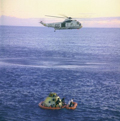 アポロ 10 号 - NASA、1969 年。 作： NASA Images