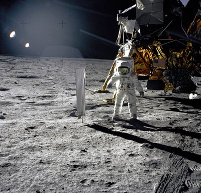 アポロ 11 号 - NASA、1969 年。 作： NASA Images