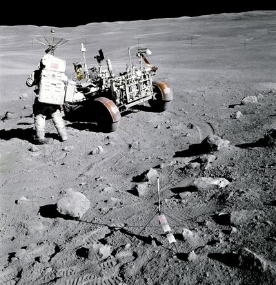 アポロ 16 号 - NASA、1972 年。 作： NASA Images