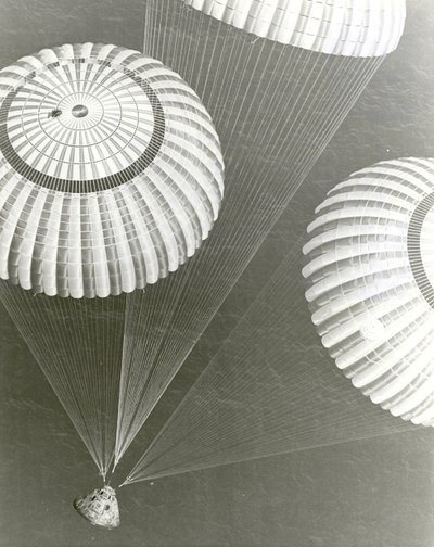 アポロ 17 号 - NASA、1972 年。 作： NASA Images