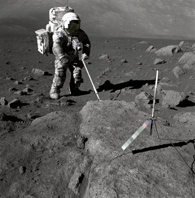 Apollo 17 - NASA, 1972.    1160071   ja       japanese Successfully Translated  Original: The Veteran (Portrait of George Reynolds) Translat: The Veteran (Portrait of George Reynolds) 1366419 ja japanese Successfully Translated Original: Gezicht op Dōtonbo 作： NASA Images