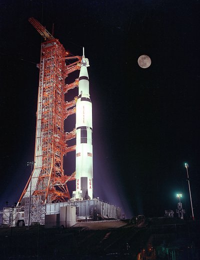 アポロ 17 号 - NASA、1972 年。 作： NASA Images