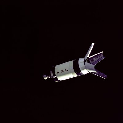 アポロ 7 号 - NASA、1968 年。 作： NASA Images