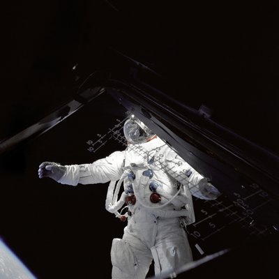 アポロ 9 号 - NASA、1969 年。 作： NASA Images
