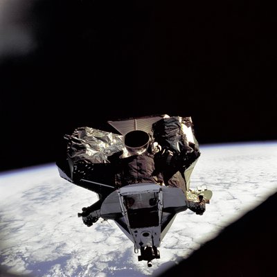 アポロ 9 号 - NASA、1969 年。 作： NASA Images