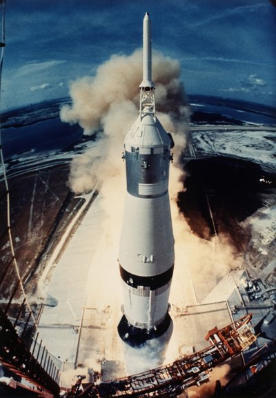アポロのリフトオフ、1969 年。 作： NASA Images