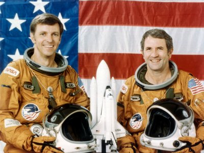 宇宙飛行士のジョー・エングルとリチャード・トゥルーリー、2回目のスペースシャトル飛行、1981年11月。 作： NASA Images