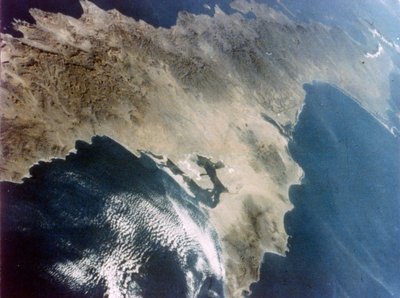 1981 年 11 月、スペースシャトルの 2 回目の飛行から見たバハ カリフォルニア。 作： NASA Images