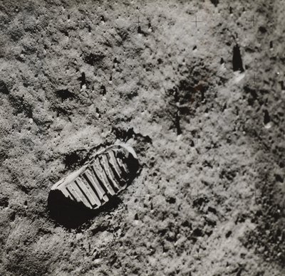 バズ・オルドリンの月面の足跡、1969 年。 作： NASA Images