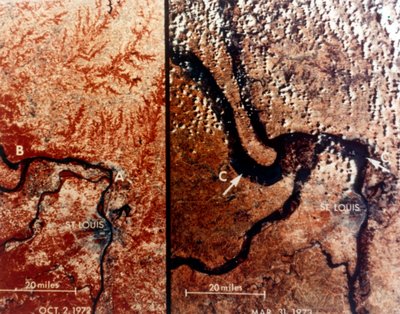 宇宙から見た地球 - ミシシッピ川と米国セントルイス、1980 年代。 作： NASA Images