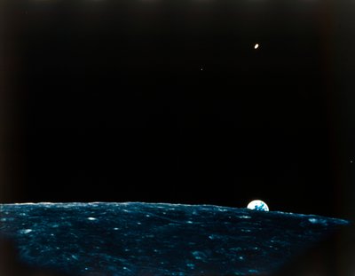 月から地球。 作： NASA Images
