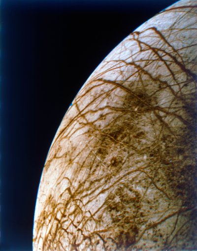 ボイジャー 2 号からのエウロパ、1979 年 7 月 9 日。 作： NASA Images